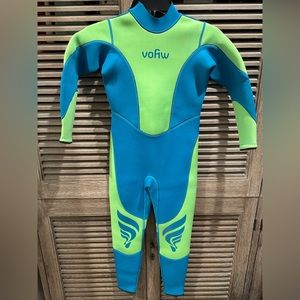Vofiw kids size 10 wetsuit blue/green